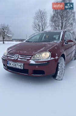 Хэтчбек Volkswagen Golf 2005 в Дубровице