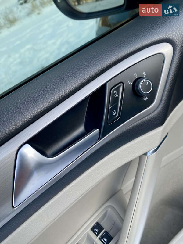 Универсал Volkswagen Golf 2015 в Киеве