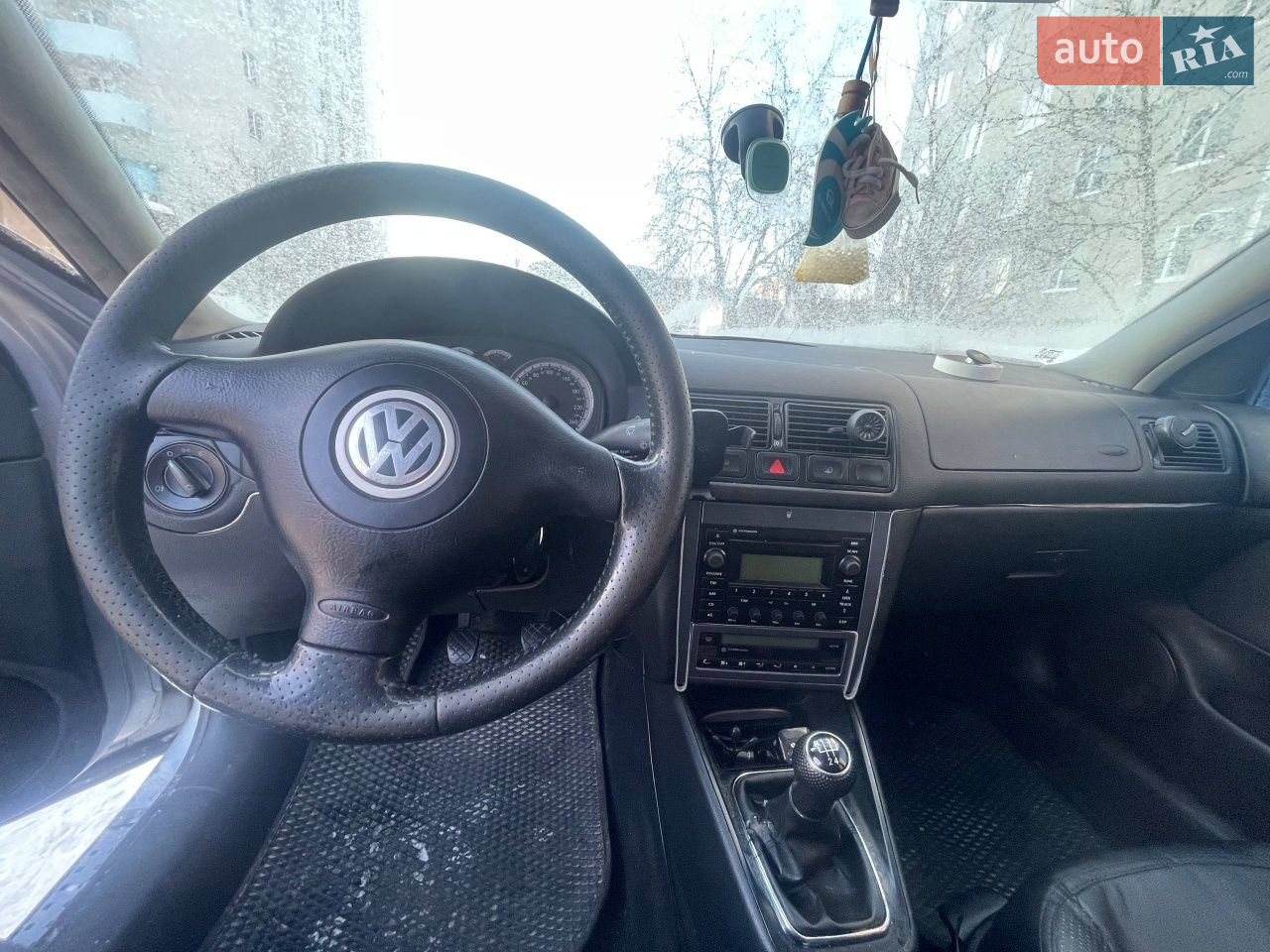 Продам автомобіль гольф 4, не вмикається 1,2 передачі, недавно зроблений кап ремонт мотора, авто в нормальному стані.