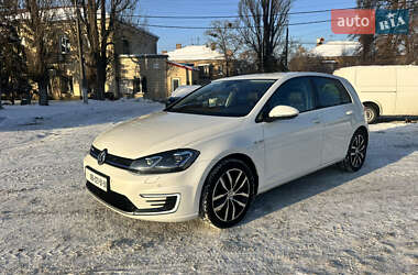 Хэтчбек Volkswagen Golf 2020 в Киеве
