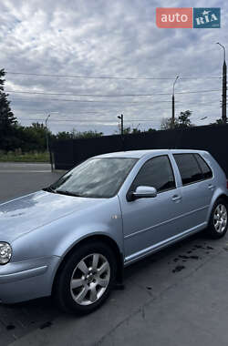 Хетчбек Volkswagen Golf 2003 в Чернівцях
