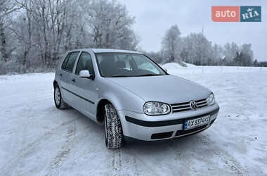 Хэтчбек Volkswagen Golf 2001 в Тростянце