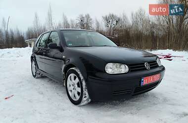 Хетчбек Volkswagen Golf 2003 в Сарнах