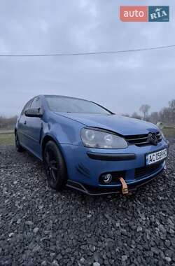 Хэтчбек Volkswagen Golf 2004 в Луцке
