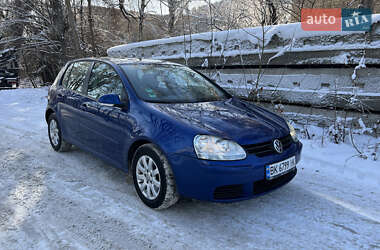 Хэтчбек Volkswagen Golf 2005 в Киеве