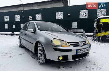 Хетчбек Volkswagen Golf 2006 в Чернівцях