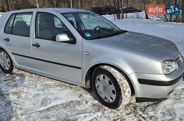 Хетчбек Volkswagen Golf 2003 в Києві