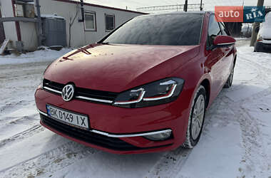 Хетчбек Volkswagen Golf 2017 в Києві