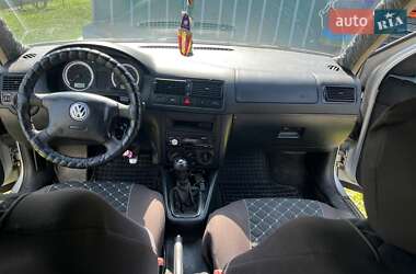 Хетчбек Volkswagen Golf 2001 в Вижниці