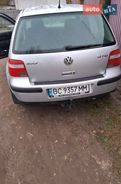 Хэтчбек Volkswagen Golf 2003 в Новояворовске
