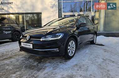Хэтчбек Volkswagen Golf 2019 в Киеве