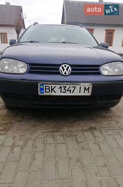 Универсал Volkswagen Golf 2002 в Дубровице