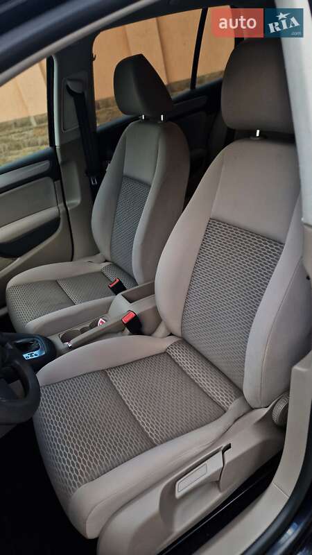 Хэтчбек Volkswagen Golf 2012 в Мукачево