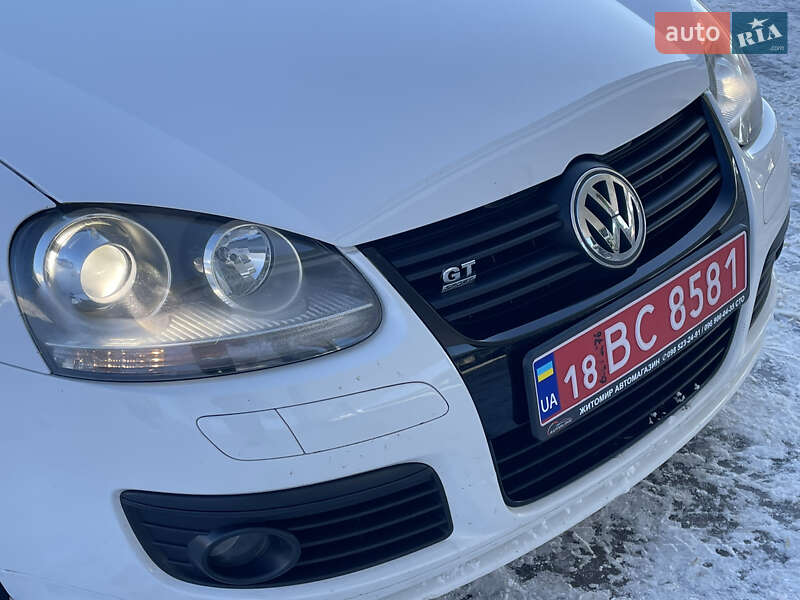 Хэтчбек Volkswagen Golf 2009 в Житомире