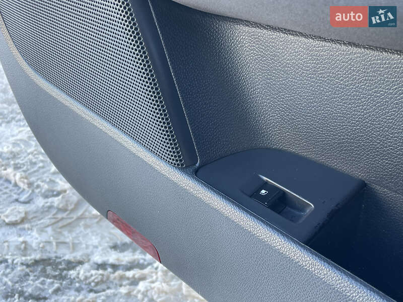 Хэтчбек Volkswagen Golf 2009 в Житомире