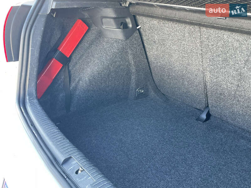 Хэтчбек Volkswagen Golf 2009 в Житомире