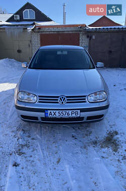 Хэтчбек Volkswagen Golf 2001 в Харькове