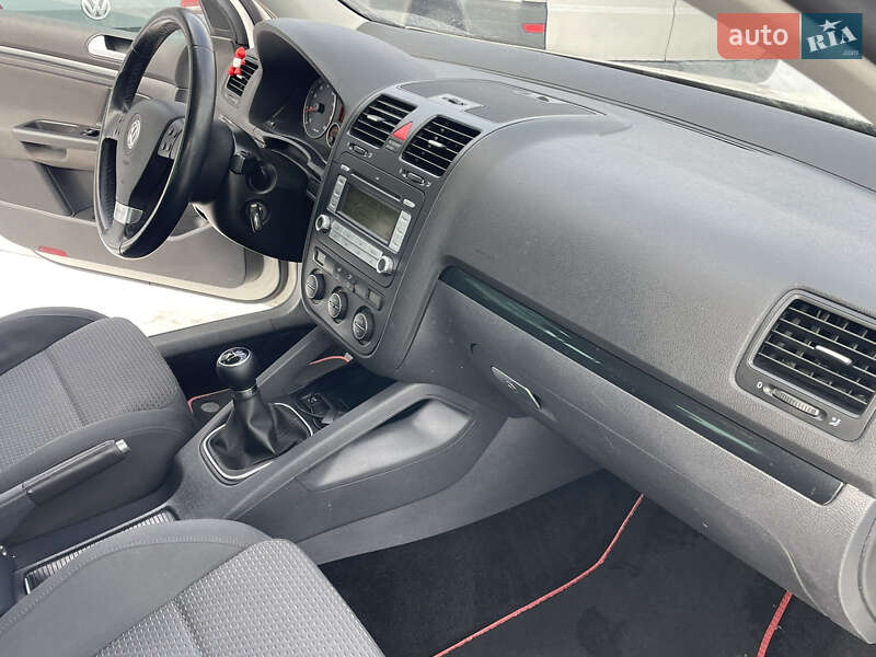 Хэтчбек Volkswagen Golf 2009 в Житомире