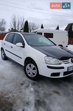 Хетчбек Volkswagen Golf 2004 в Калуші