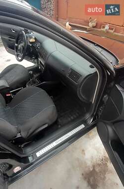 Хэтчбек Volkswagen Golf 2002 в Тлумаче