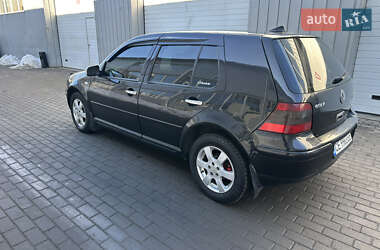 Хэтчбек Volkswagen Golf 2002 в Черновцах