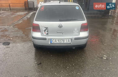Хэтчбек Volkswagen Golf 2001 в Смеле