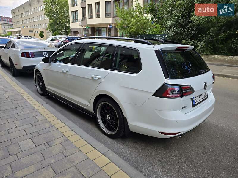 Универсал Volkswagen Golf 2015 в Львове