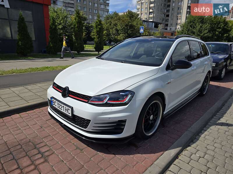 Универсал Volkswagen Golf 2015 в Львове