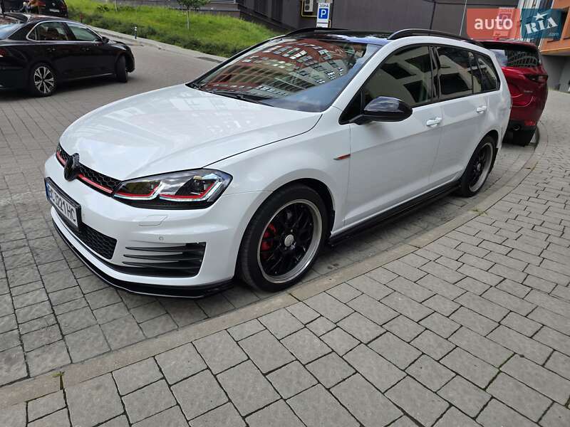 Универсал Volkswagen Golf 2015 в Львове