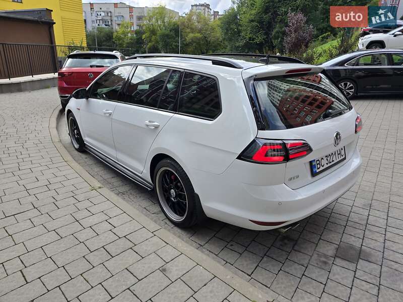 Универсал Volkswagen Golf 2015 в Львове