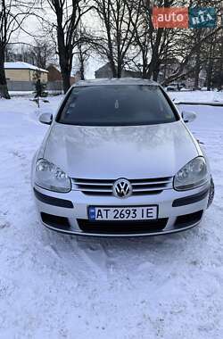Хэтчбек Volkswagen Golf 2004 в Чорткове
