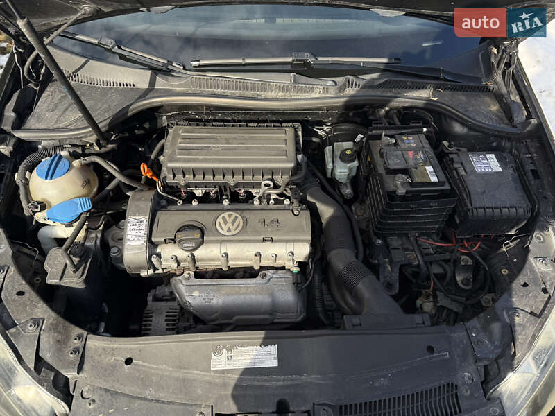 Хэтчбек Volkswagen Golf 2010 в Львове