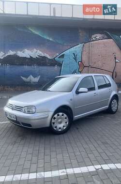 Хетчбек Volkswagen Golf 2003 в Локачах