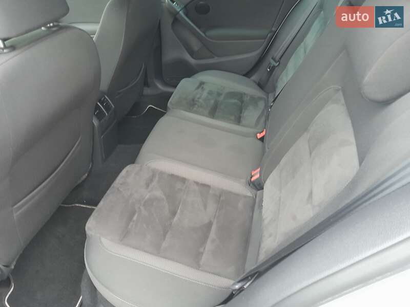 Хэтчбек Volkswagen Golf 2009 в Новой Водолаге