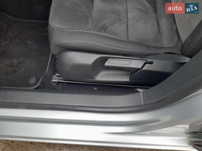 Хэтчбек Volkswagen Golf 2009 в Новой Водолаге