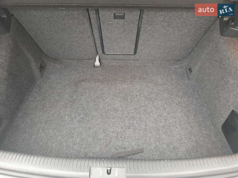 Хэтчбек Volkswagen Golf 2009 в Новой Водолаге