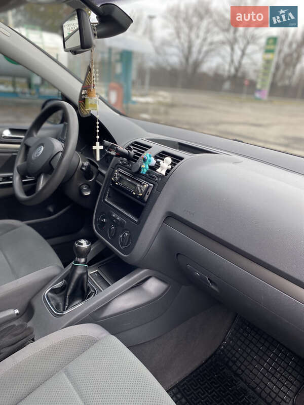 Хэтчбек Volkswagen Golf 2004 в Сколе