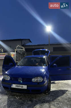 Хэтчбек Volkswagen Golf 2001 в Киеве