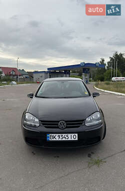 Хэтчбек Volkswagen Golf 2005 в Костополе