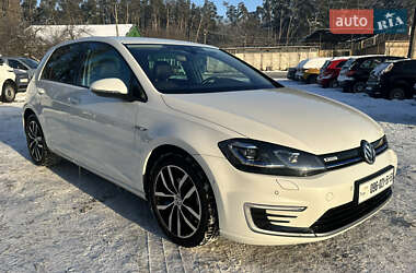 Хэтчбек Volkswagen Golf 2020 в Киеве