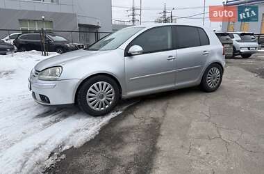 Хэтчбек Volkswagen Golf 2005 в Киеве