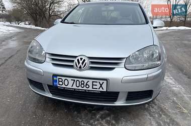 Хетчбек Volkswagen Golf 2003 в Теофіполі
