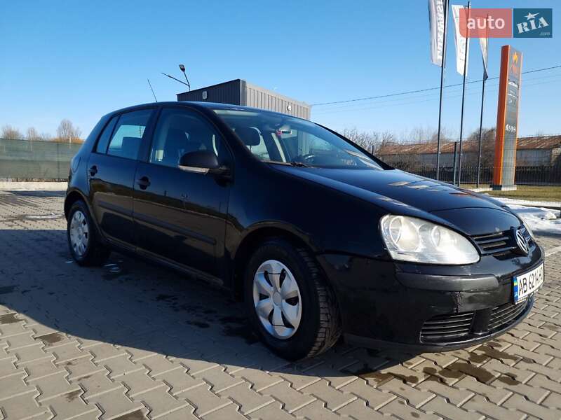 Хэтчбек Volkswagen Golf 2005 в Виннице