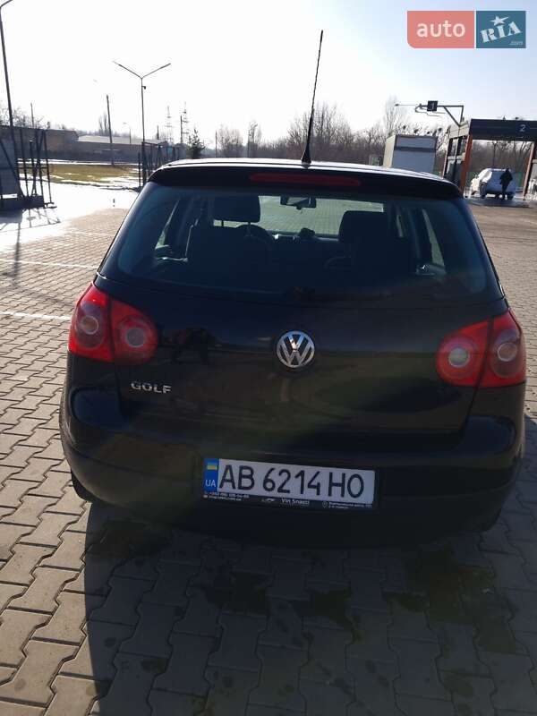Хэтчбек Volkswagen Golf 2005 в Виннице