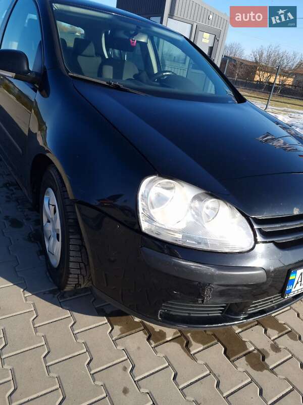 Хэтчбек Volkswagen Golf 2005 в Виннице