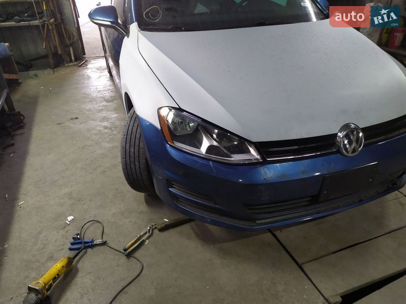 Хэтчбек Volkswagen Golf 2016 в Ирпене