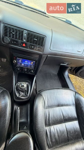 Хэтчбек Volkswagen Golf 2002 в Стрые