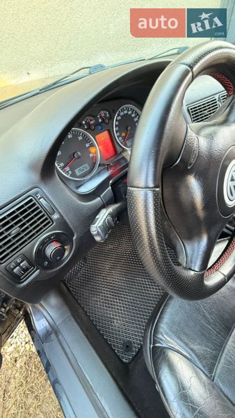 Хэтчбек Volkswagen Golf 2002 в Стрые