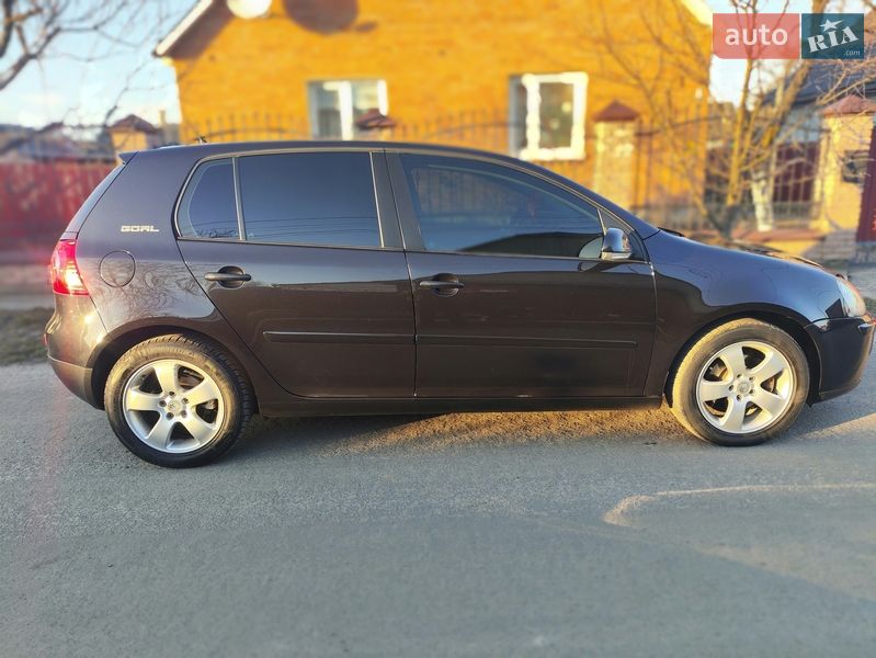 Хэтчбек Volkswagen Golf 2006 в Ковеле