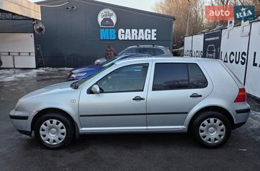 Хетчбек Volkswagen Golf 2003 в Києві